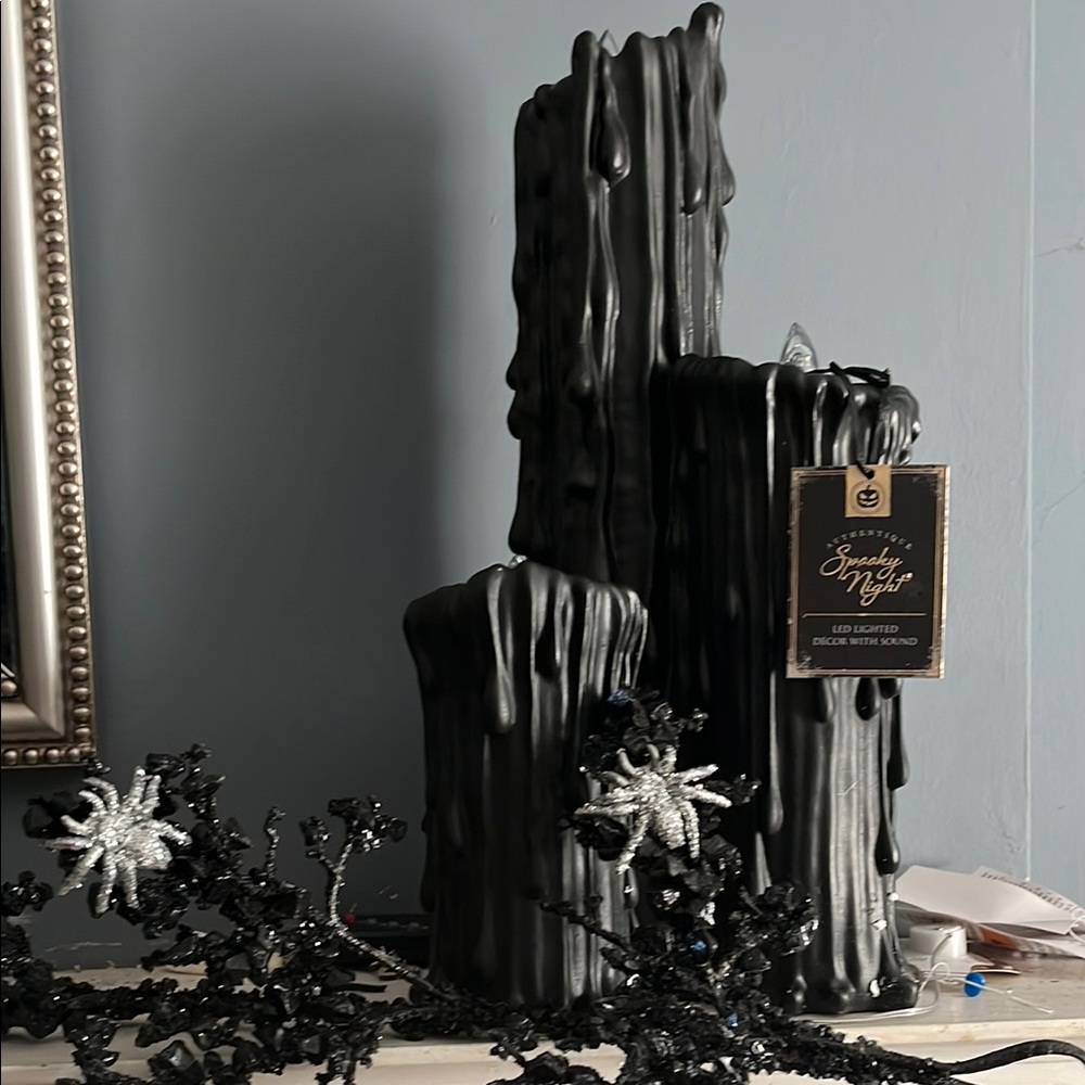 Black and Silver Spider Garland Rachel Zoe Garland candles are spooky night - Picture 7 of 9
